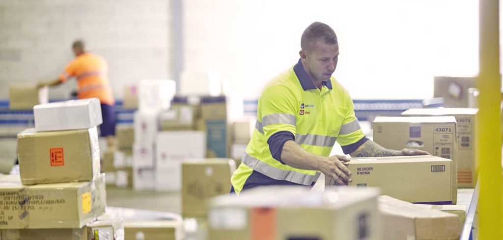 Australia Post delivers record Christmas volumes as online shopping booms