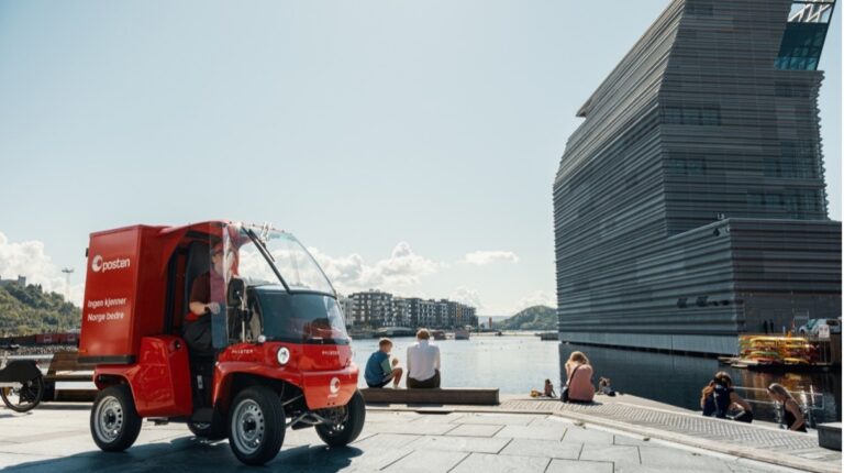 Posten Norge vehicle outside building on quayside