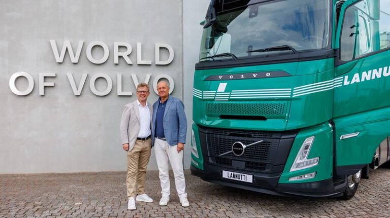 Lannutti Group orders 1,500 Volvo FH Aero trucks Roger Alm, President Volvo Trucks & Valter Lannutti, CEO Lannutti Group