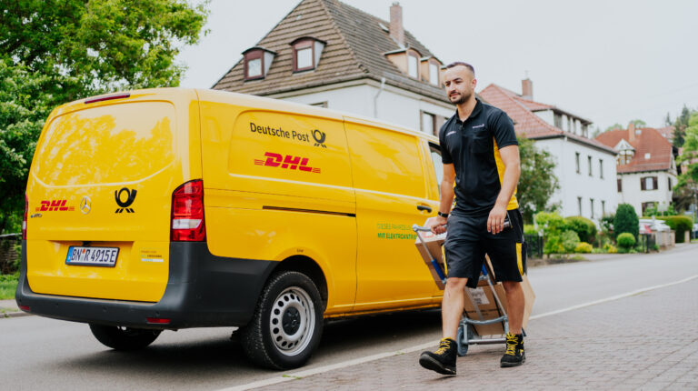 Postal operators reduce annual CO2 emissions by 40% since 2008.