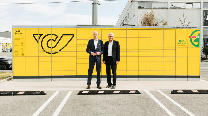 Walter Oblin, CEO, Austrian Post, and Hans K Reisch, chairman of the board, Spar, at the opening of the new post office in front of the Eurospar supermarket on Sagedergasse in Vienna. Credit: Austrian Post AG
